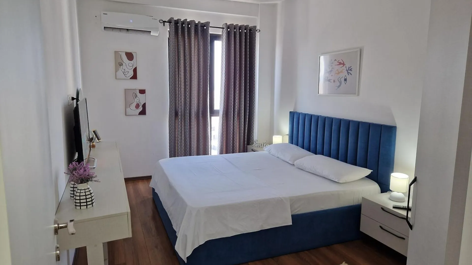 Red & White Palace Apartment Tirana Albânia
