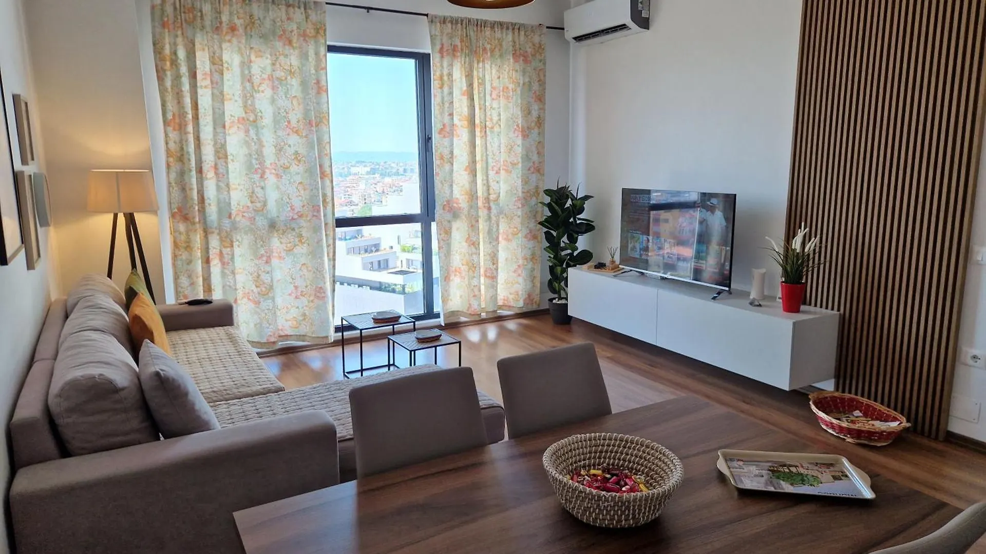 Red & White Palace Apartment Tirana