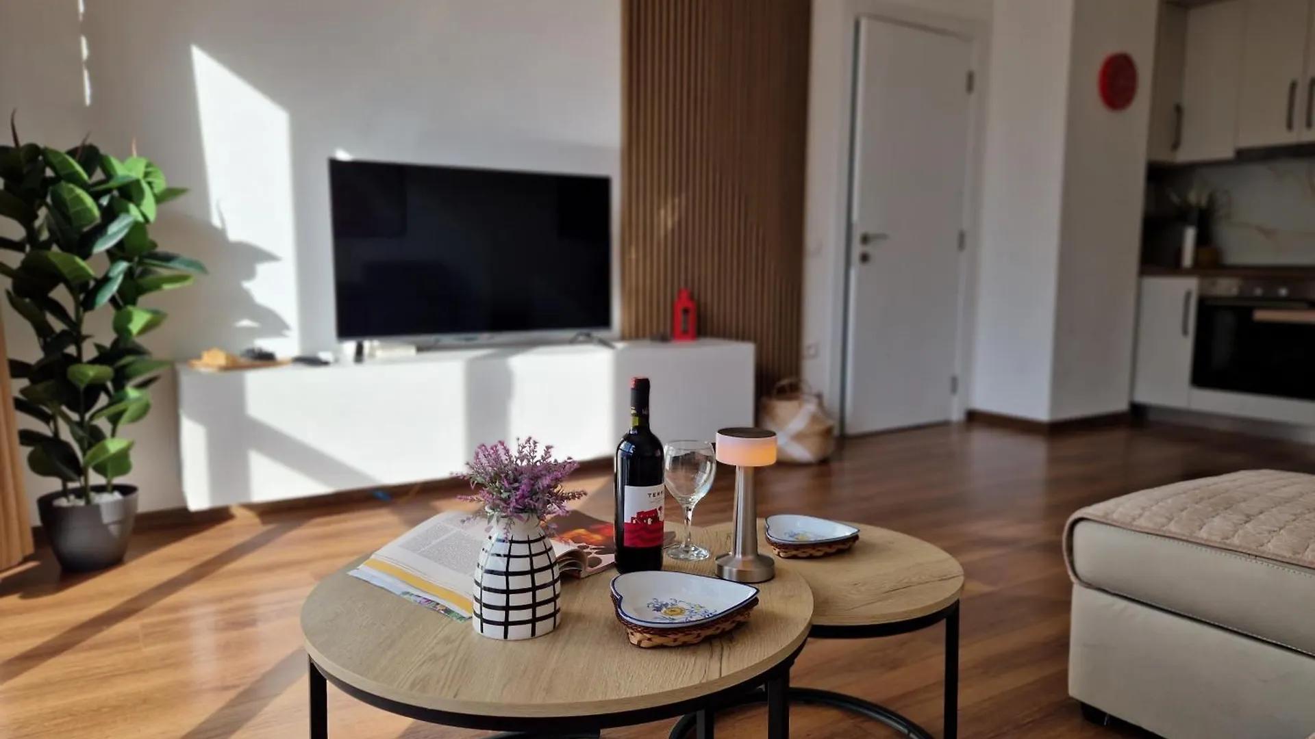 Red & White Palace Apartment Tirana