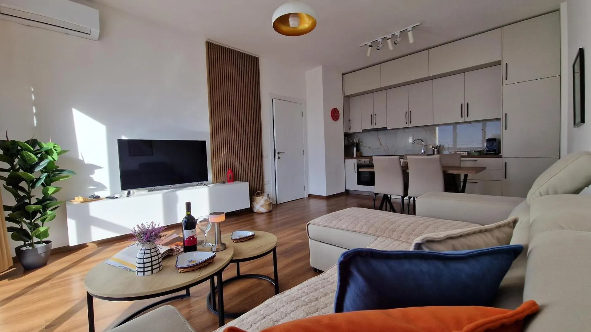Red & White Palace Apartment Tirana